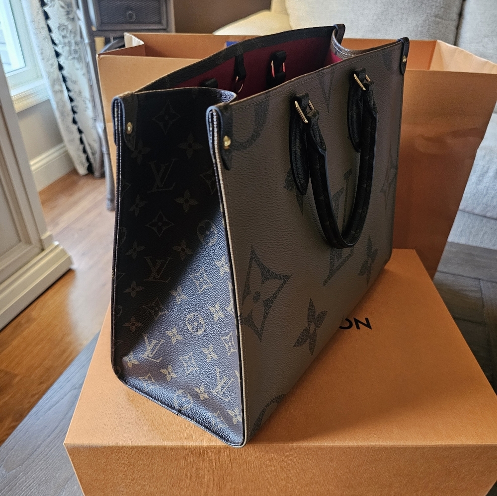 Louis Vuitton Monogram Canvas • On The Go - Picture 10 of 13